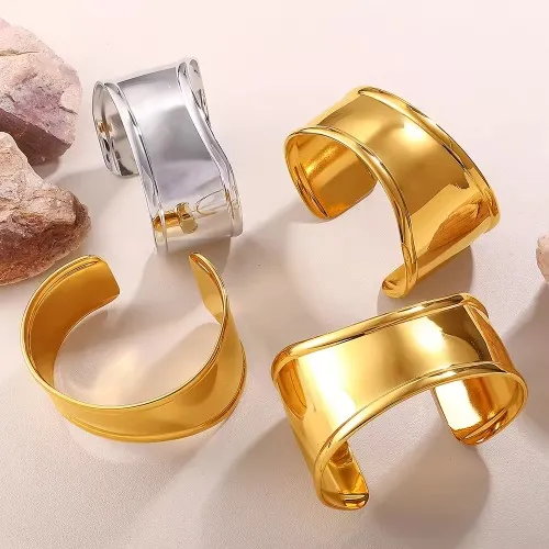 Retro-tyyliset ruostumattomasta teräksestä valmistetut rannekorut